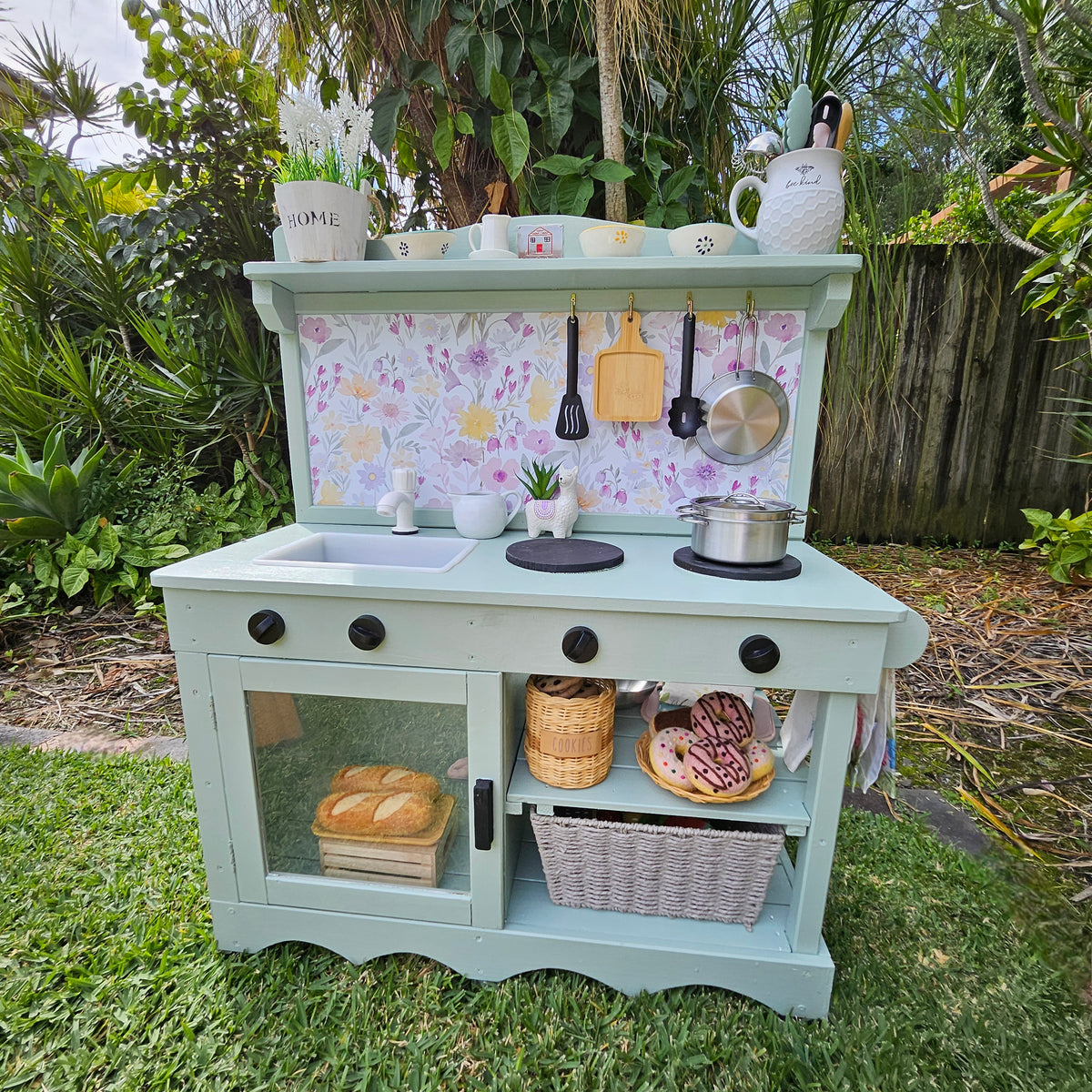 What is a Mud Kitchen: Unlocking Creative Play